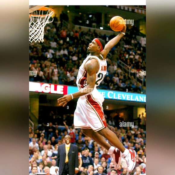 LeBron James Cleveland Cavaliers 2003 Rookie Jersey - Picture 4 of 7